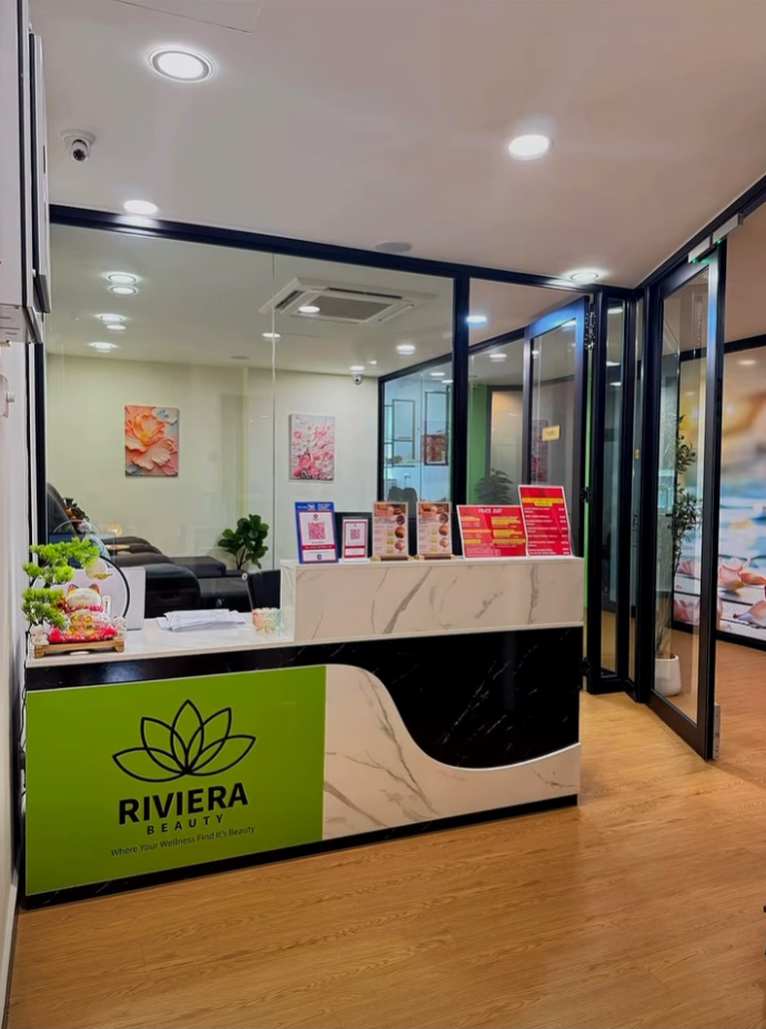 Riviera Beauty front reception desk